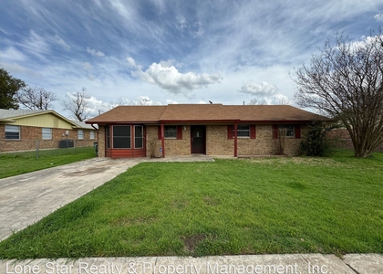 1402 Hammond Dr - Photo 1