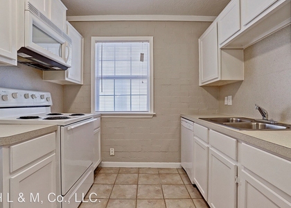 802 Stanford - Photo 1