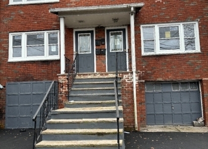 878 Chancellor Ave - Photo 1