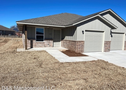 555 Parkhill Circle - Photo 1