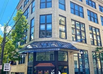 521 N King St - Photo 1