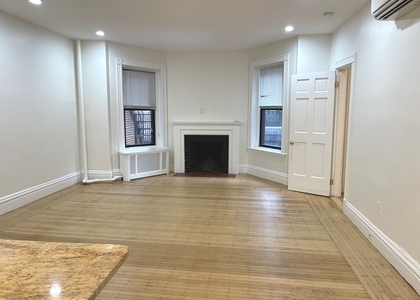 174 Newbury Street - Photo 1