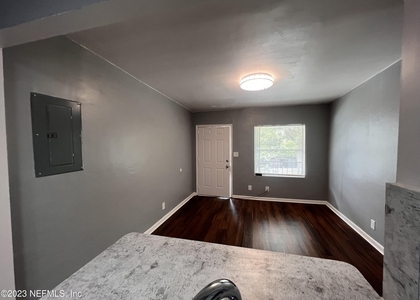 311 W 17th Street - Photo 1