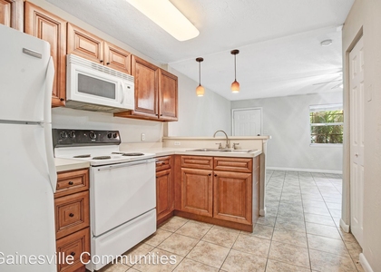 2330 Sw 35th Place - Photo 1