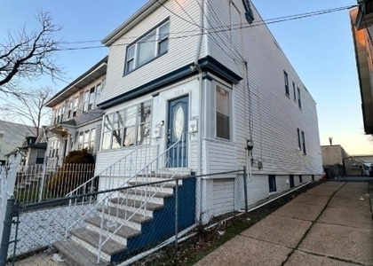 22 Welland Ave - Photo 1