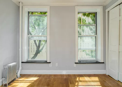 NO FEE 1BR in Hell's Kitchen - Photo 1
