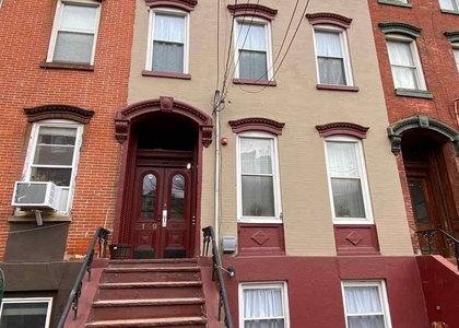 149 Grand St - Photo 1