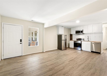 1011 W 10th Street - Photo 1