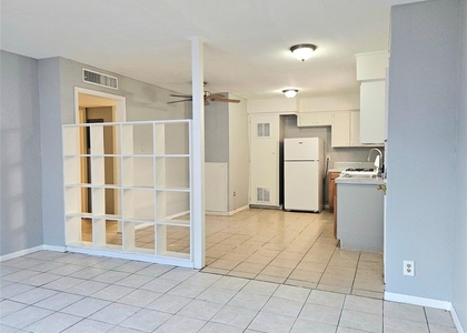 1109 Broadway Street - Photo 1