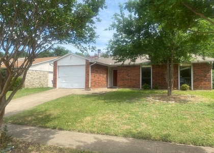 639 Roaming Road Drive - Photo 1