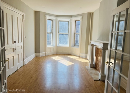 439 50th St - Photo 1