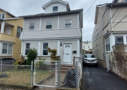 87 Sheridan St - Photo 1