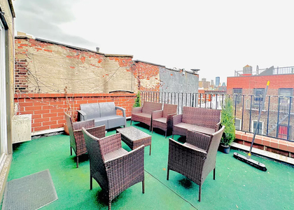 212 East 10th Street - Photo 1