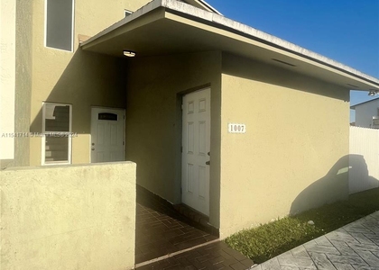 1007 Sw 121st Ct - Photo 1