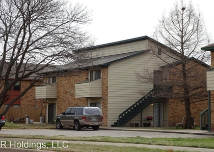 1407 Glen Oaks Ct - Photo 1