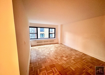 East 55 Street - Photo 1