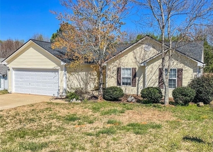 348 Shenandoah Circle - Photo 1