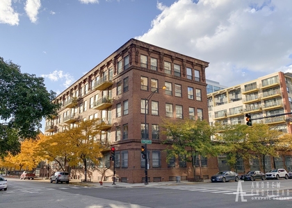 1910 S Indiana Avenue - Photo 1