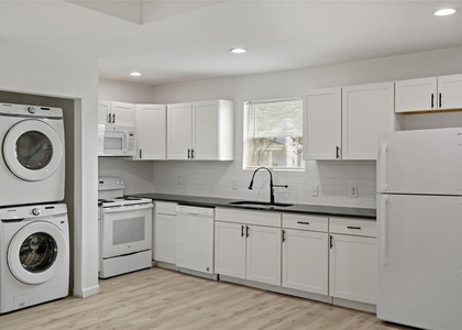 813 W 9th Street - Photo 1