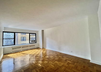 East 55th Street - Photo 1