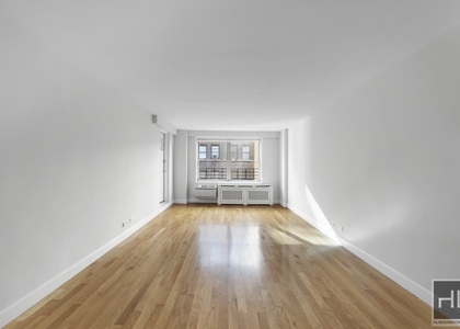 West 89 Street - Photo 1