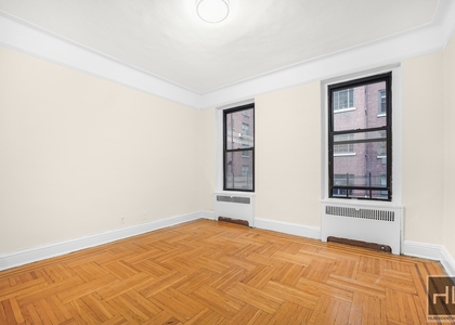 East 85 Street - Photo 1