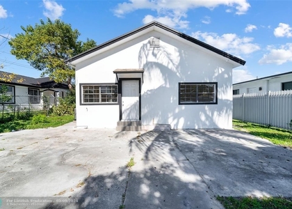 1245 Nw 28th St - Photo 1