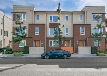 10614 Paramount Boulevard - Photo 1