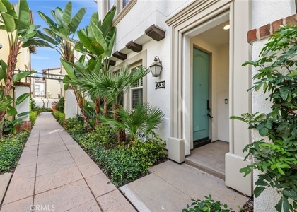 683 E Valencia Street - Photo 1