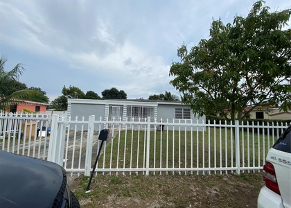 14315 Nw 12th Ave - Photo 1