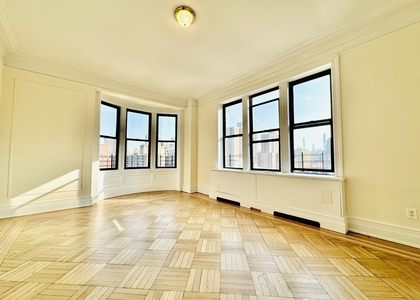 West 98th Street, 11th Floor - Photo 1