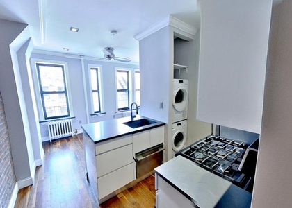 234 Mott St - Photo 1