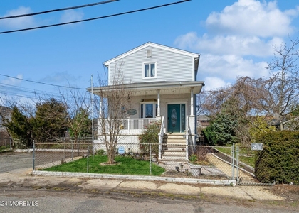 109 Lawrence Avenue - Photo 1