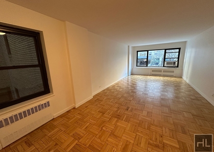 East 55 Street - Photo 1