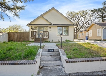 1122 S Oak Cliff Boulevard - Photo 1