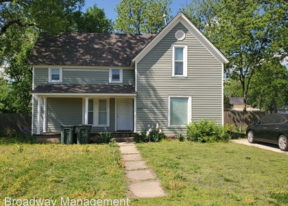 225 E. Edwards St - Photo 1