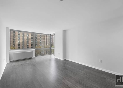 East 92 Street - Photo 1