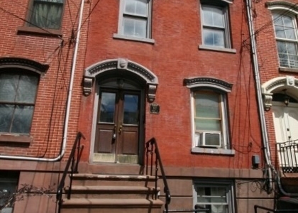 142 Sussex St - Photo 1