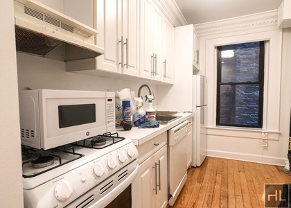 East 58 Street - Photo 1