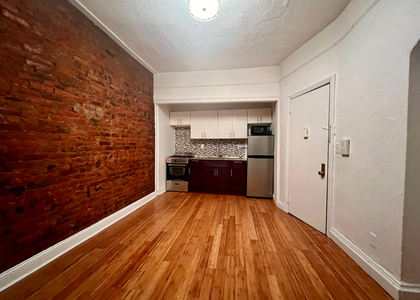 139 Rogers Avenue - Photo 1