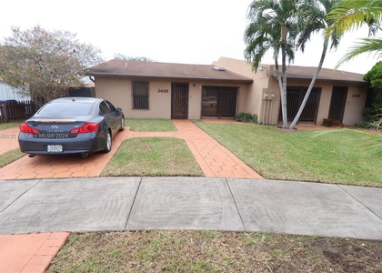 2428 Sw 109th Ct - Photo 1