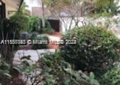 303 Sw 28th Av - Photo 1