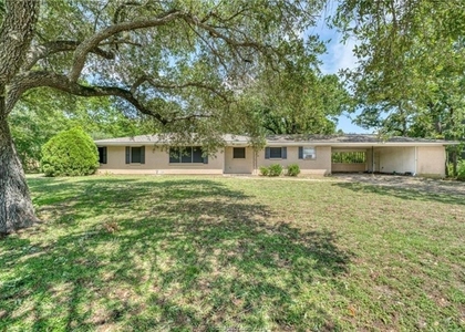 305 Fairway Drive - Photo 1