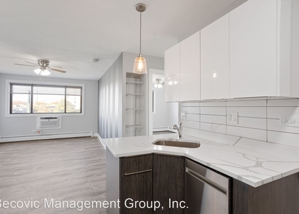 6758 N. Sheridan Rd. - Photo 1