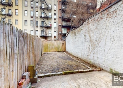 East 87 Street - Photo 1