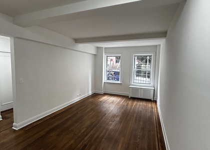 156 East 37th Street, New York - Photo 1