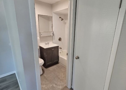 4855 Elm Street, Apt 2e 2e - Photo 1