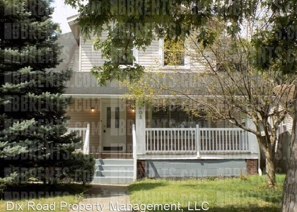 605 Ridgelawn Avenue, - Photo 1