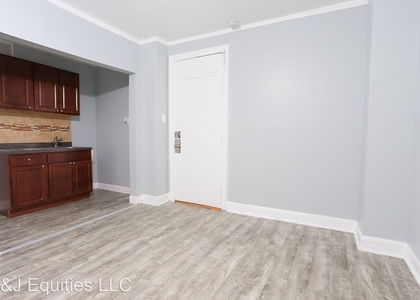 6930 N. Greenview - Photo 1