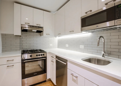 East 44 Street - Photo 1